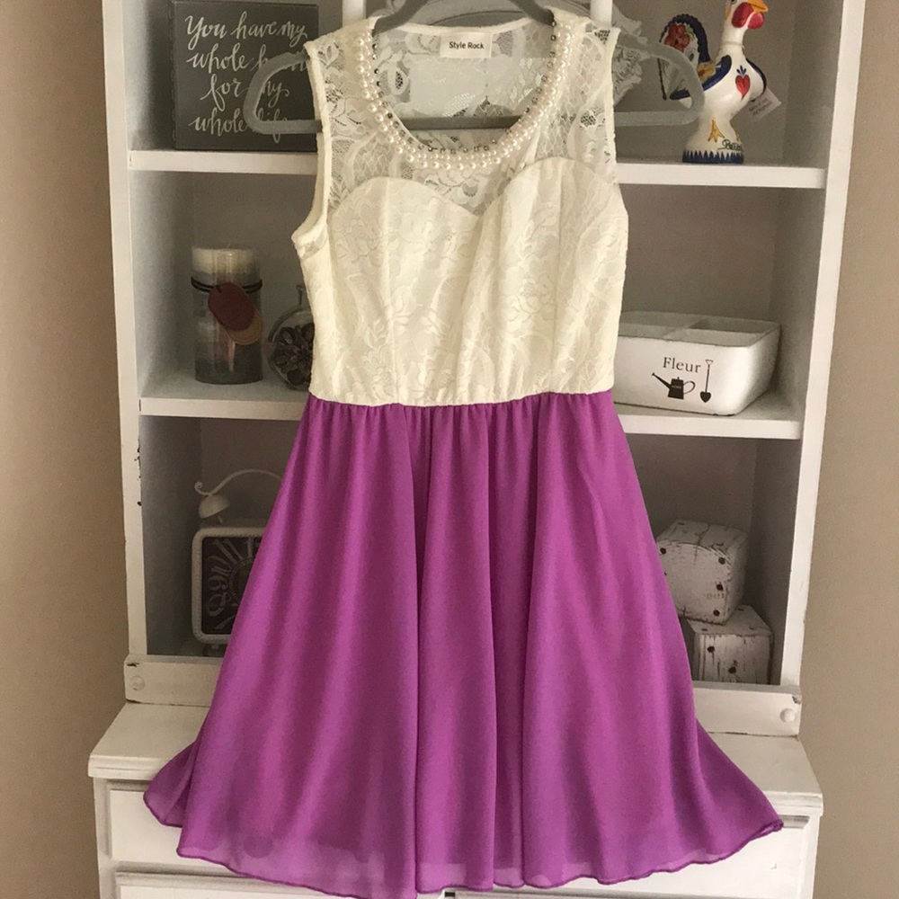 Mini lace dress
